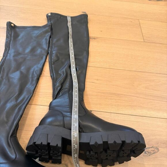 Eureva Faux Leather Boot
AZALEA WANG - Picture 3 of 10